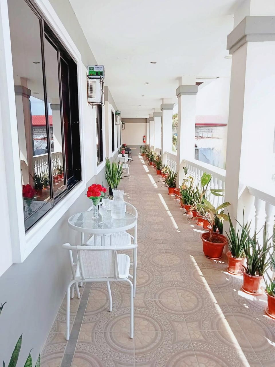 Retreat to a Stylish Flat w/ Balcony + Garden View Apartment in Central Visayas