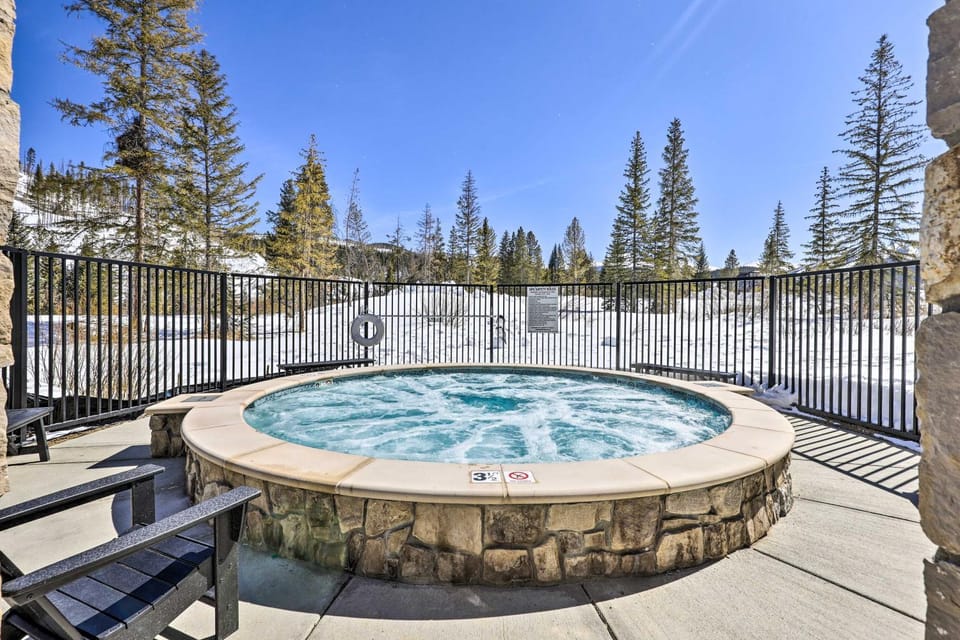 Modern Winter Park Condo w/ Community Hot Tub! House in Fraser