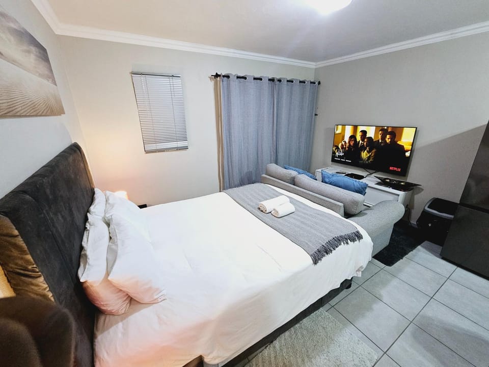Quantum Heights - Studio Apartment - 2 nights minimum booking Apartment in Gauteng