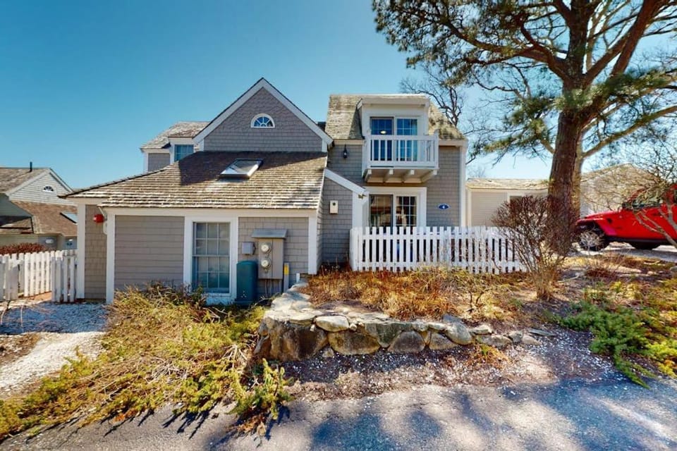 Maushop Village Beach Getaway House in New Seabury