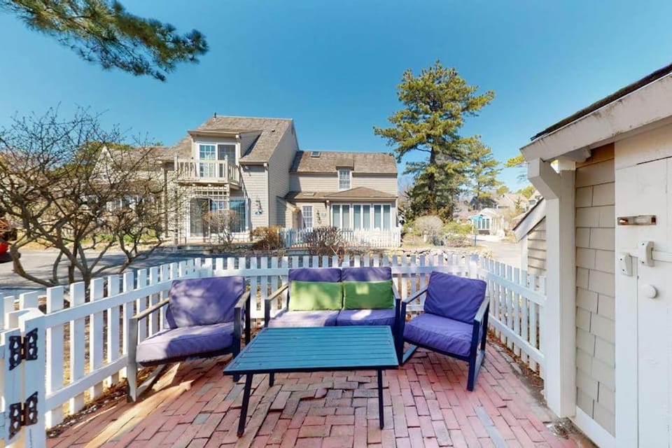 Maushop Village Beach Getaway House in New Seabury