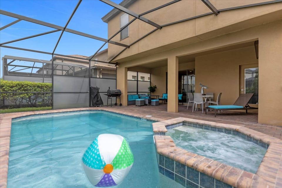 DISNEY VILLA Game rm, free heated Pool, Spa, Lazy rvr, BBQ, themed bedrooms Villa in Four Corners