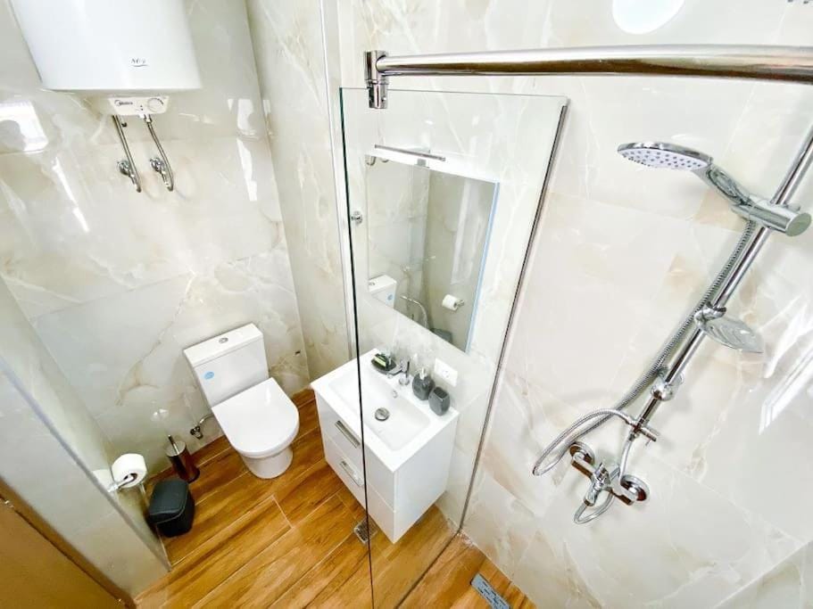 Shower, Toilet, Bathroom