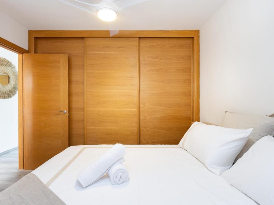 Moderno apartamento junto al mar con balcón, aparcamiento y Wi-Fi - ES-279-11 Apartment in Icod de los Vinos