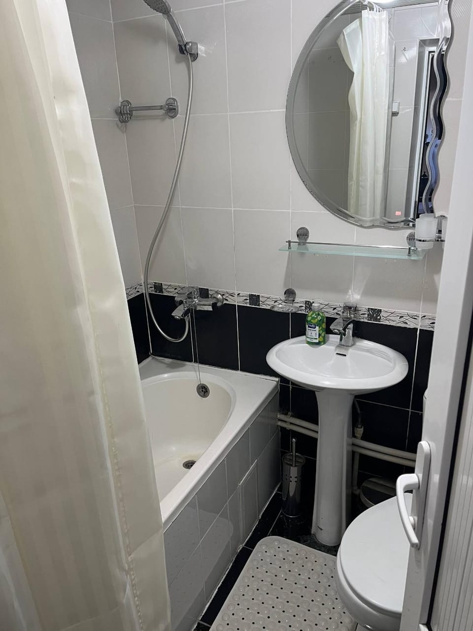 Shower, Toilet, Bathroom, Bath, towels