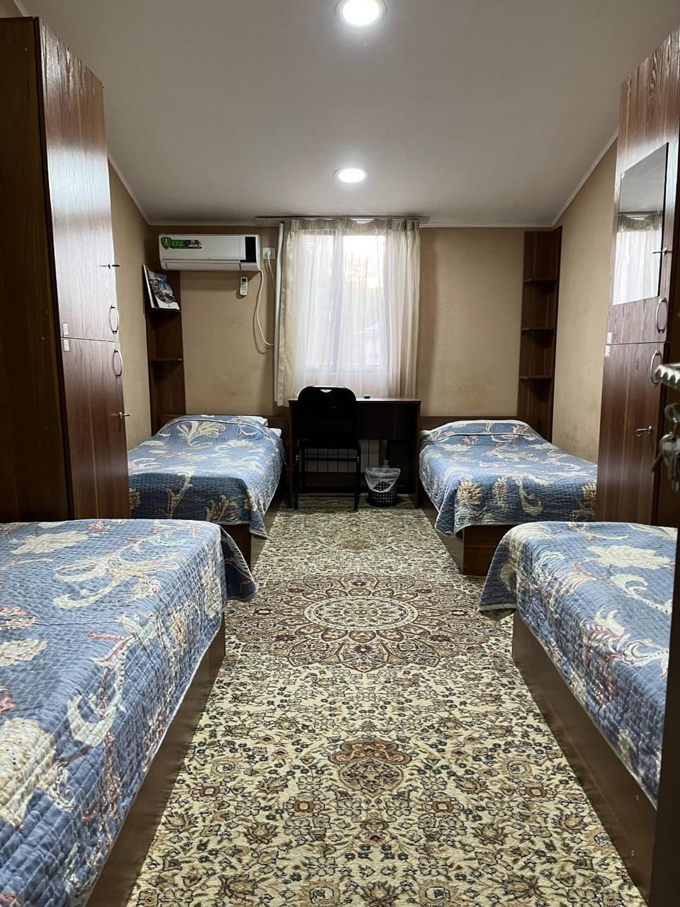 Bed, TV and multimedia, Photo of the whole room, air conditioner
