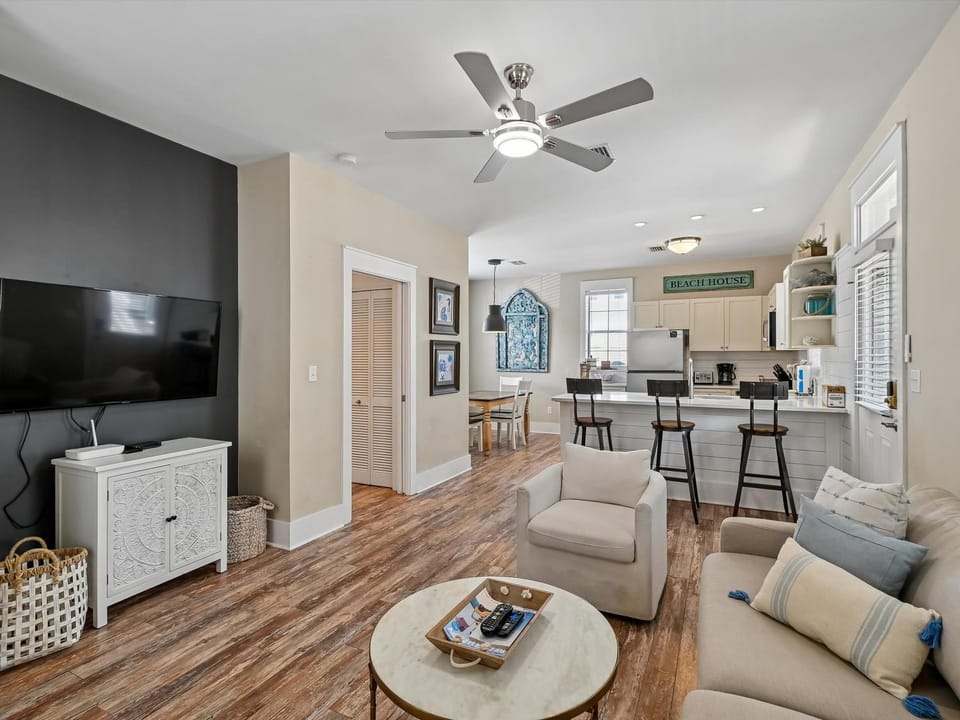 TV and multimedia, Kitchen or kitchenette, Living room, Seating area, furniture