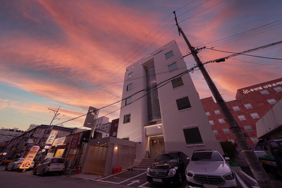 Property building, Facade/entrance