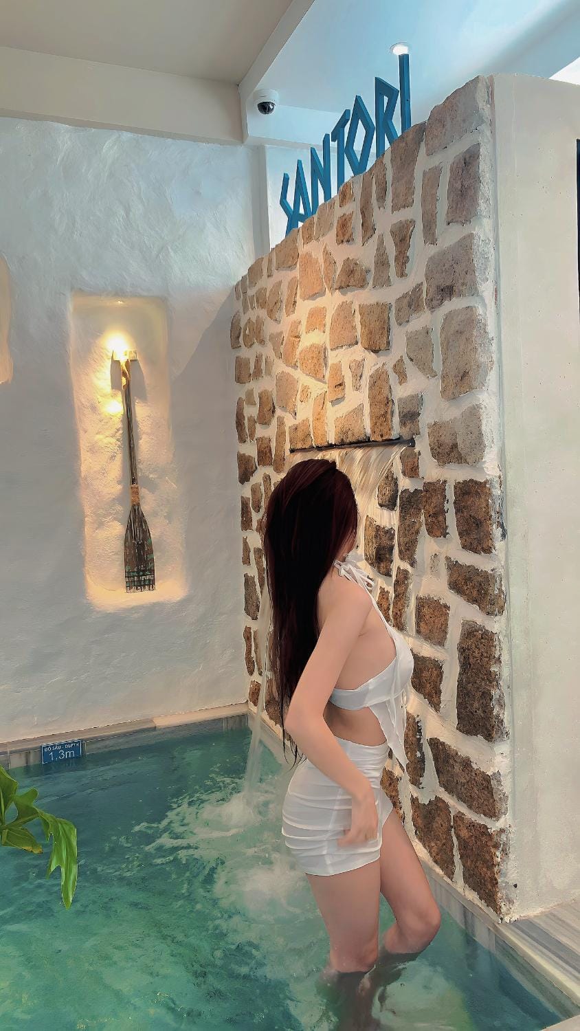 Guests, Swimming pool