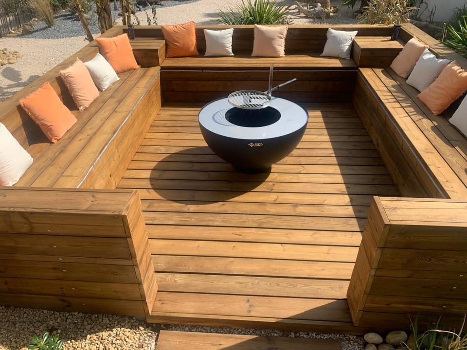 Patio, Living room