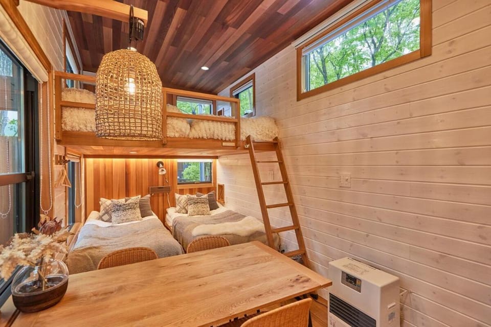 Bed, Living room, Bedroom