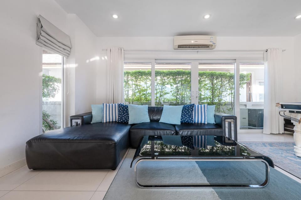 Living room, air conditioner