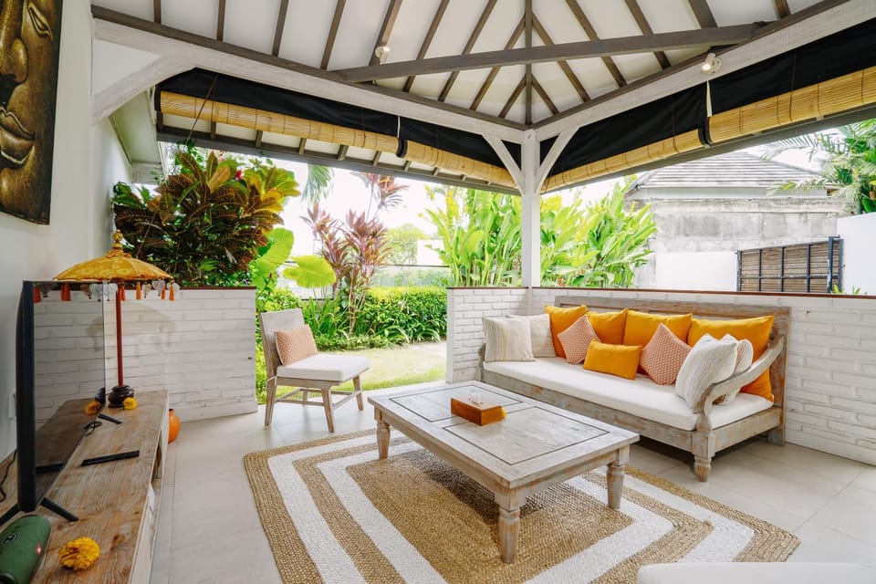 Patio, Day, View (from property/room), Living room, Seating area, Garden view
