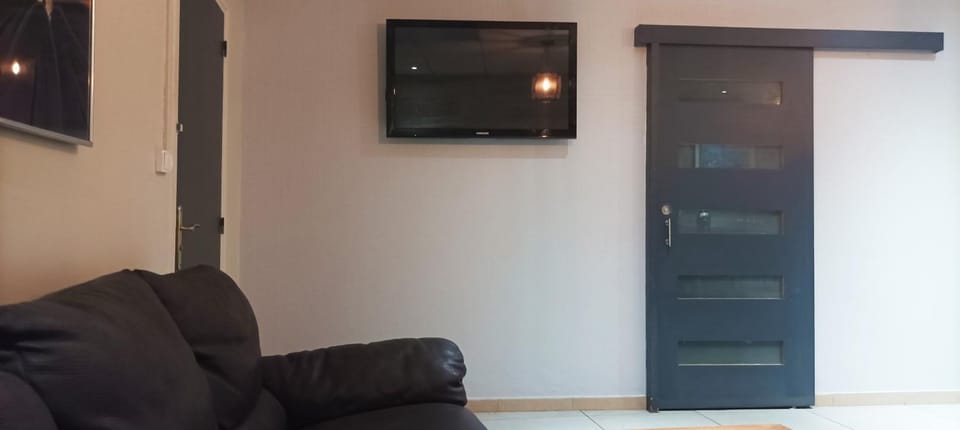 Communal lounge/ TV room, TV and multimedia, Living room, Seating area