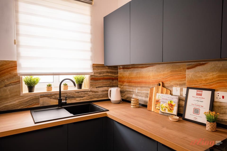Kitchen or kitchenette, minibar, toaster