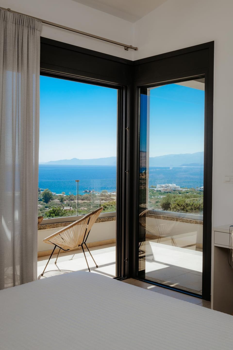 View (from property/room), Balcony/Terrace, Seating area, Bedroom, Mountain view, Sea view