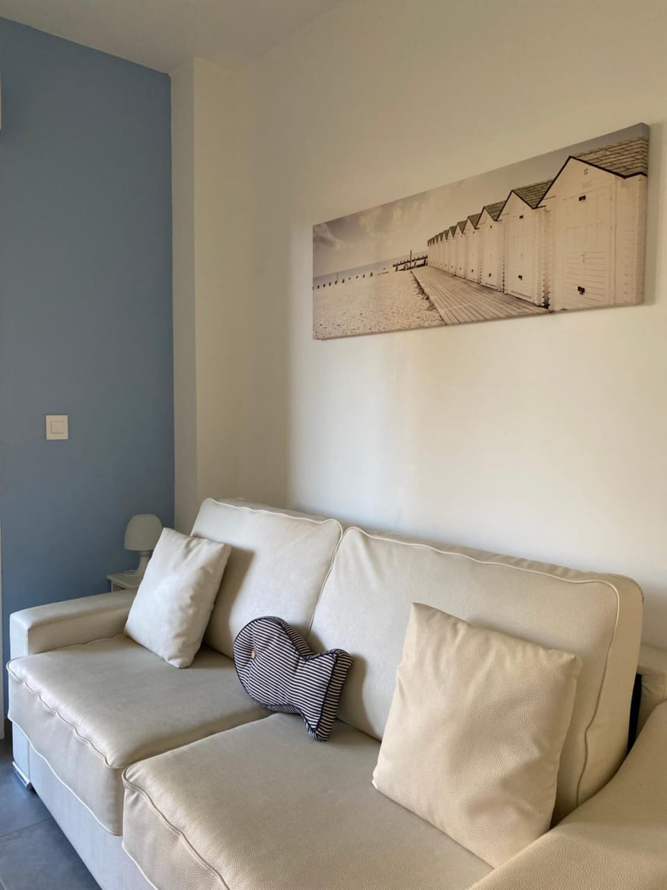 Bed, Living room