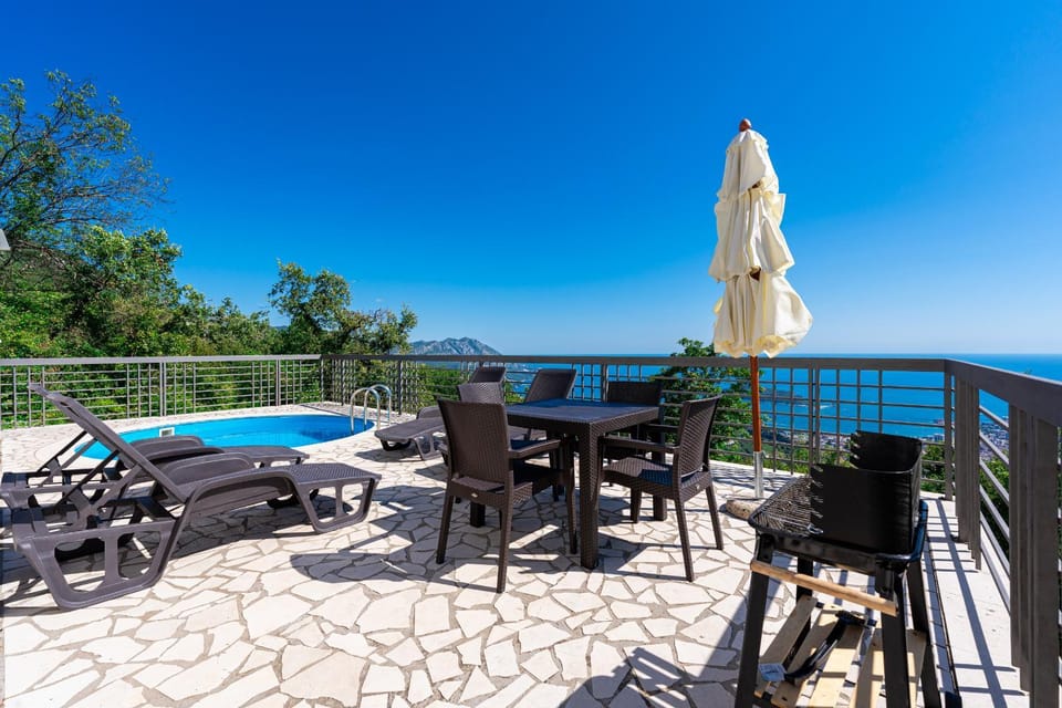 Patio, View (from property/room), Balcony/Terrace, Pool view, Sea view, Swimming pool, Swimming pool, sunbed