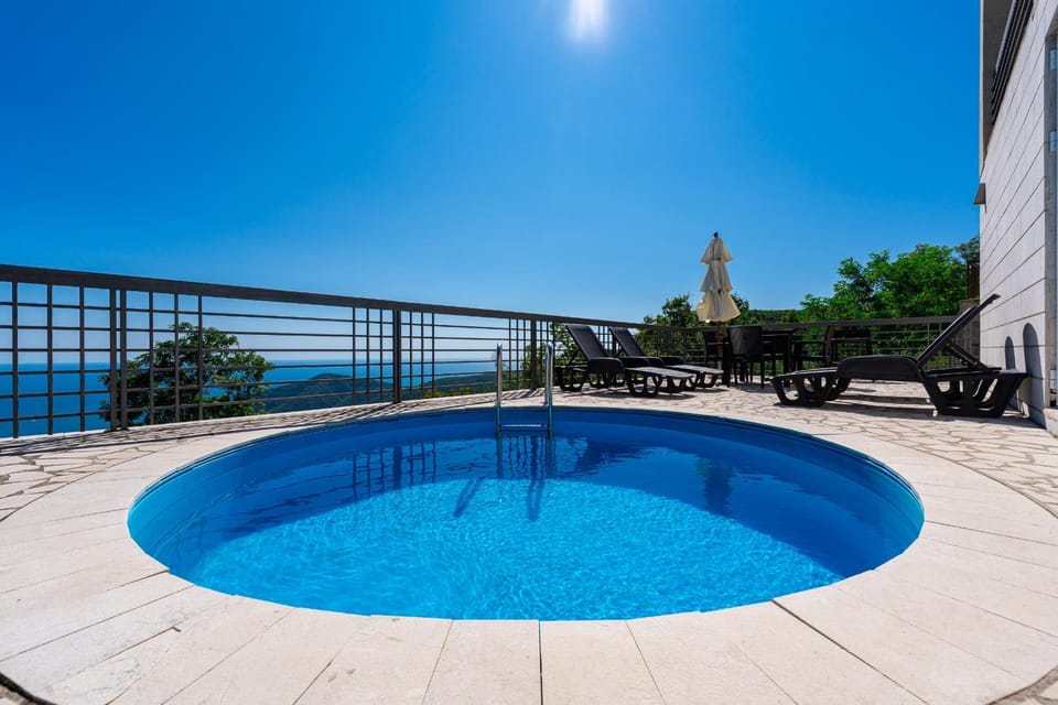 Day, Pool view, Swimming pool, Swimming pool, sunbed