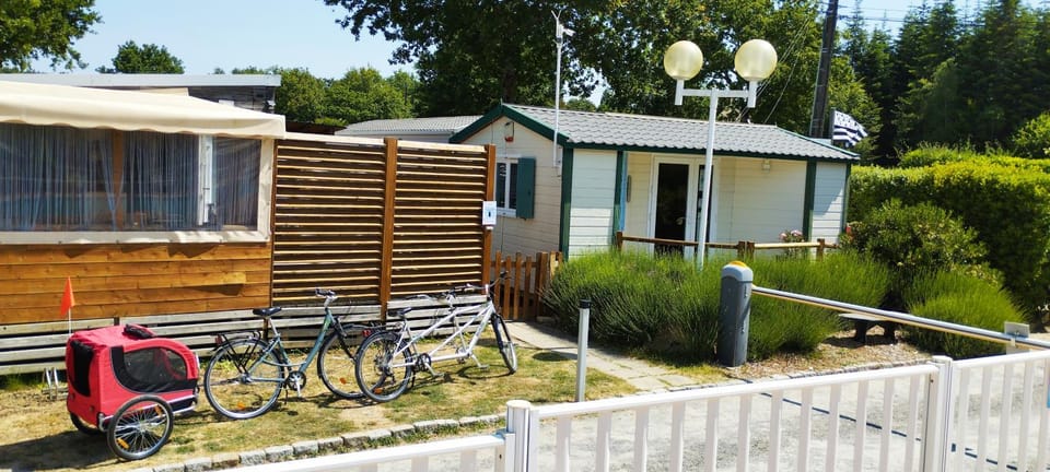 CAMPING LES EMBRUNS 3* Campground/ 
RV Resort in Brittany