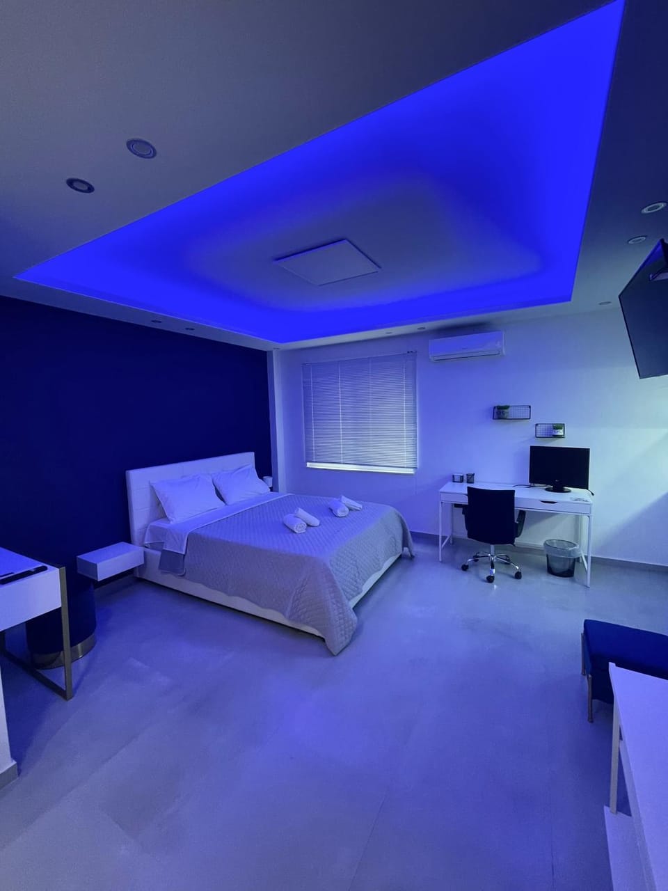 Bed, TV and multimedia, Photo of the whole room, Evening entertainment, Bedroom