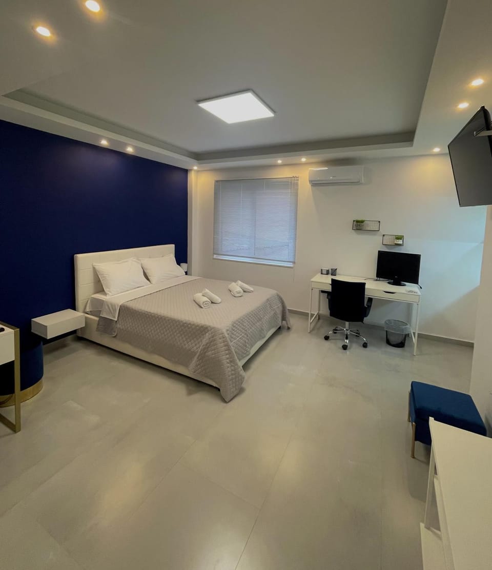 Photo of the whole room, Bedroom, room service