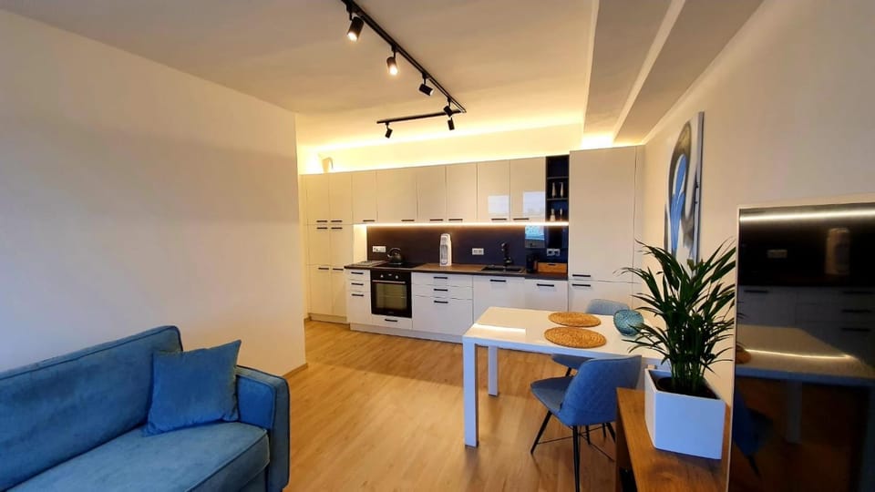 Kitchen or kitchenette, Seating area, Dining area