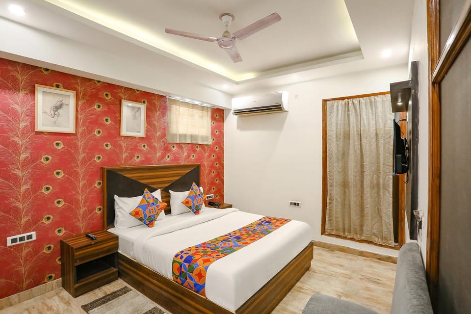 Communal lounge/ TV room, TV and multimedia, Photo of the whole room, Bedroom, air conditioner