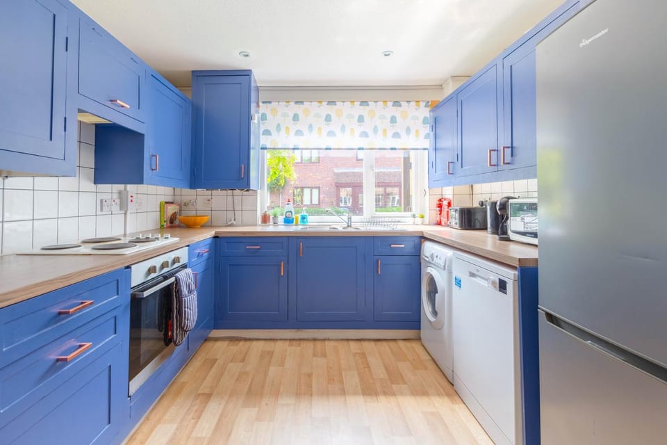Bright 3 Bedroom House with Terrace 16 mins to Big Ben House in London Borough of Southwark
