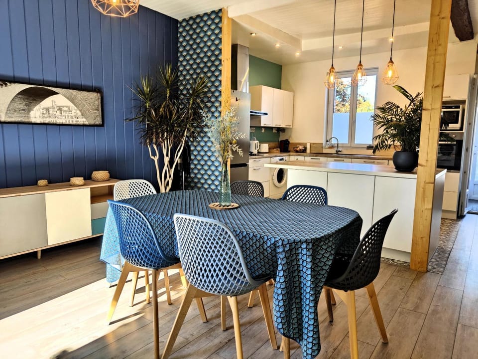 Living room, Dining area, kitchen, air conditioner
