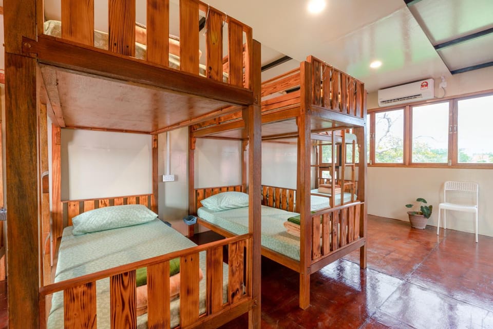 Bedroom, bunk bed