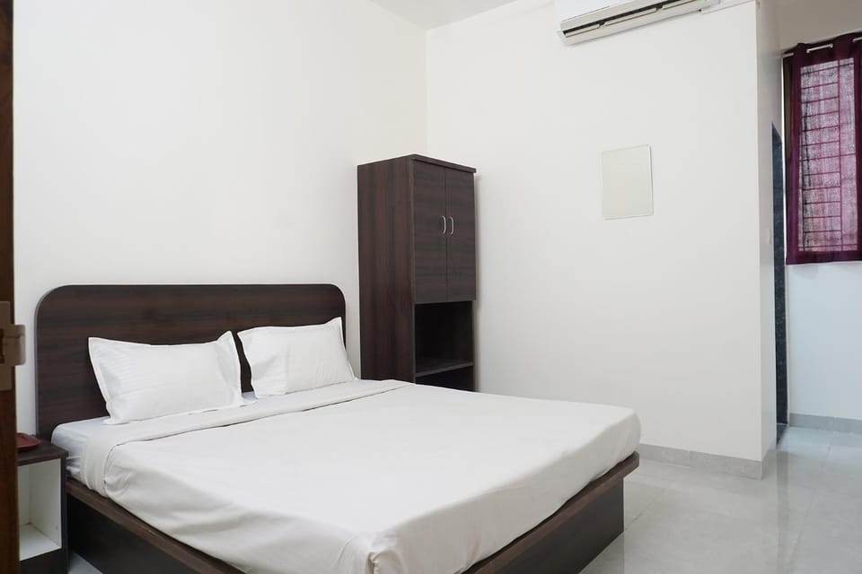 Living room, Photo of the whole room, Bedroom, wardrobe, air conditioner