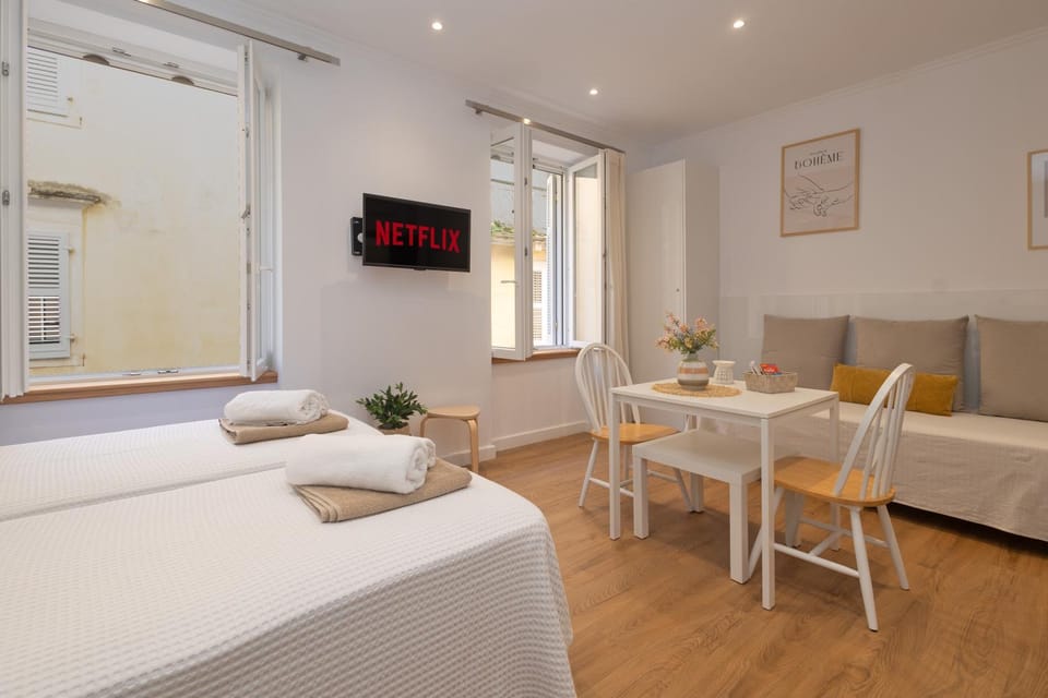 TV and multimedia, Living room, Bedroom