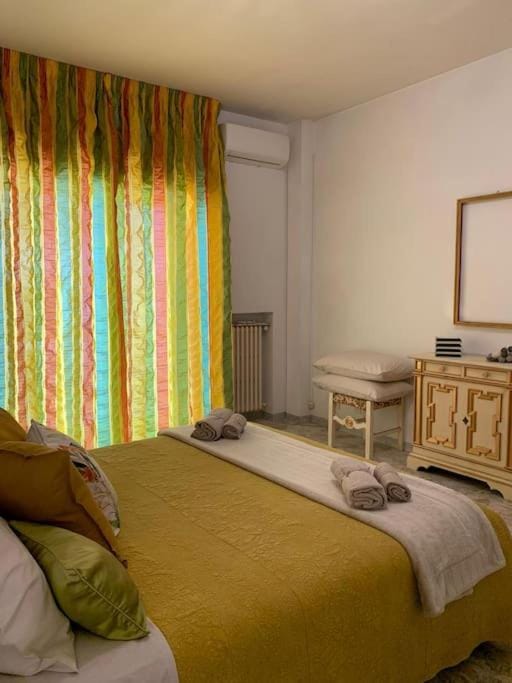 Bed, Photo of the whole room, Bedroom, hair dresser