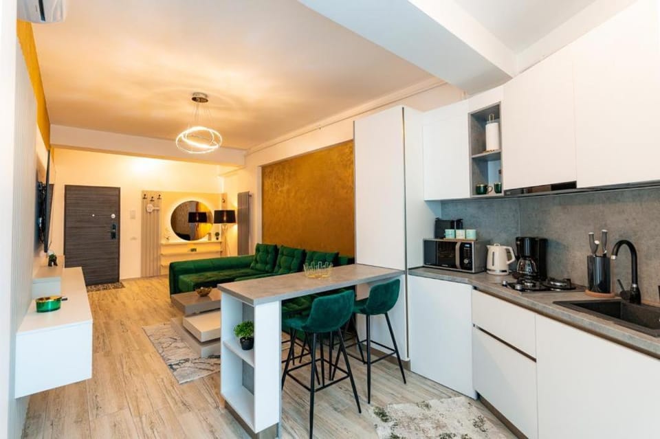 Coffee/tea facilities, Kitchen or kitchenette, Seating area, Dining area, minibar, oven, stove, toaster