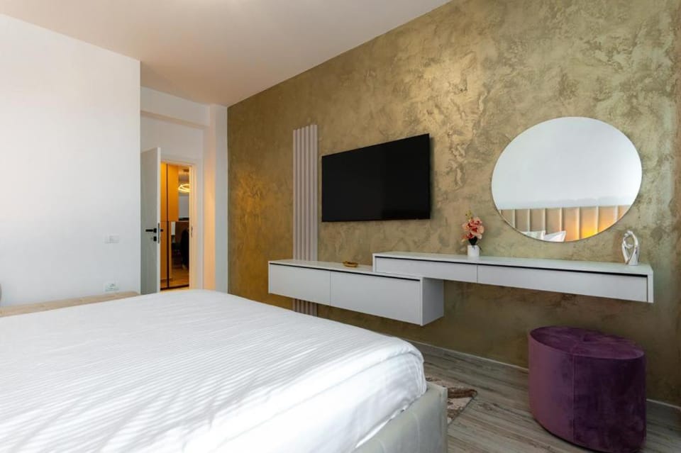 Communal lounge/ TV room, Bed, TV and multimedia, Photo of the whole room, Bedroom, hair dresser