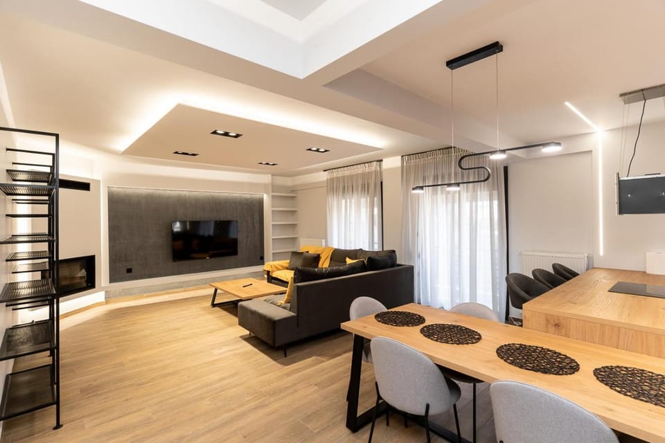 TV and multimedia, Living room, Seating area, Dining area, Evening entertainment