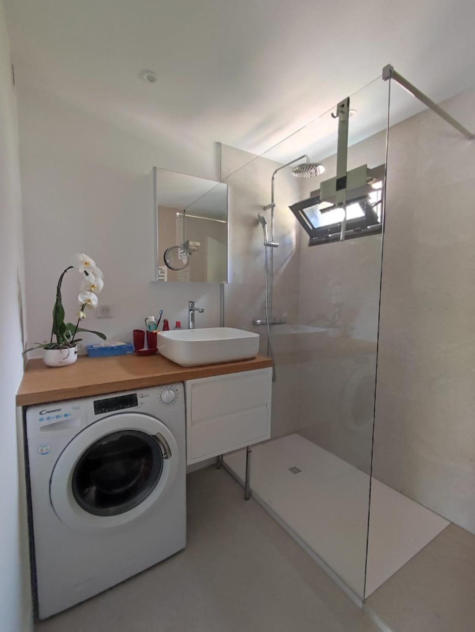 Shower, washing machine