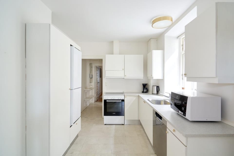 Kitchen or kitchenette, minibar, oven