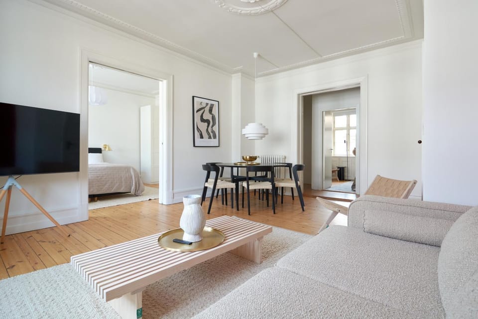 TV and multimedia, Living room, Dining area