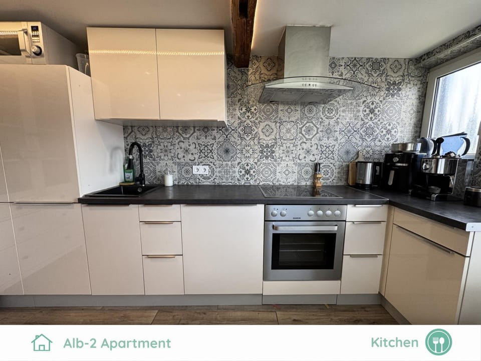 Coffee/tea facilities, dishwasher, oven, stove, kitchen