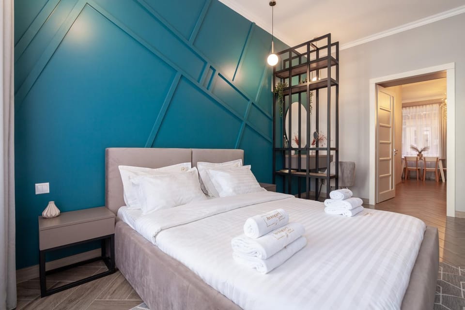 Bed, Photo of the whole room, Bedroom, towels