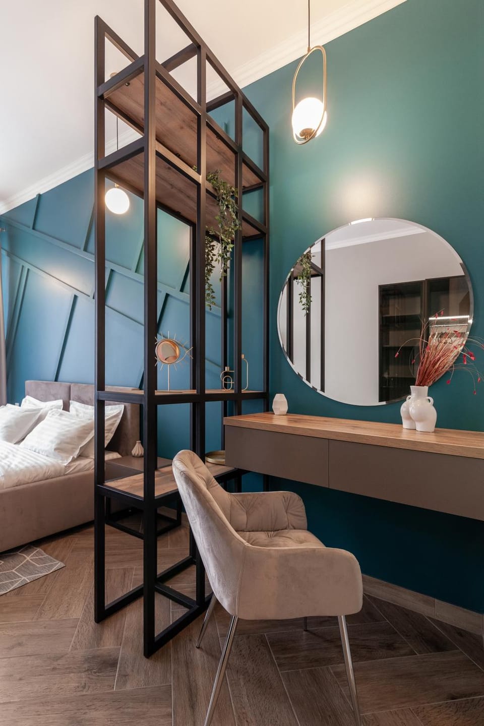 Bed, Photo of the whole room, Seating area, Bedroom, hair dresser