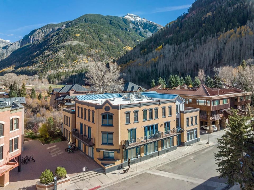 Most Luxurious1Br in town And steps to the Gondola House in Telluride