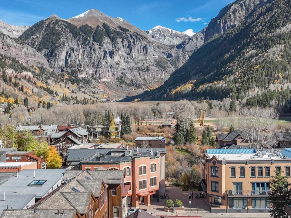 Most Luxurious1Br in town And steps to the Gondola House in Telluride