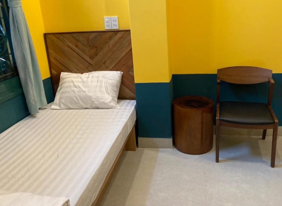 Bed, Seating area