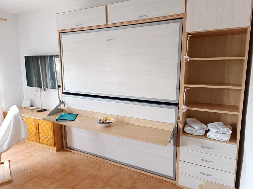 Lounge or bar, bunk bed