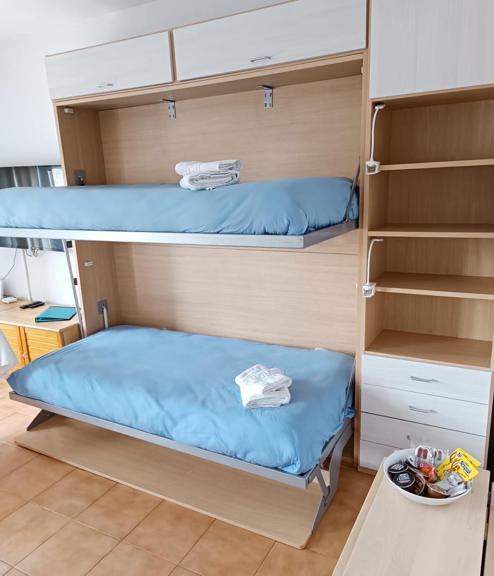 Lounge or bar, bunk bed