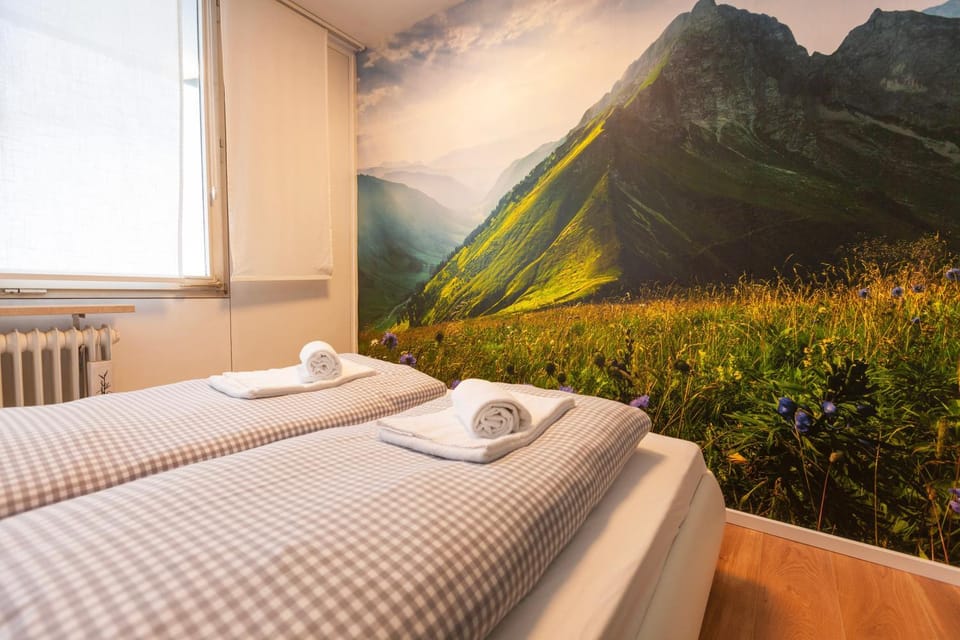 Bedroom, towels