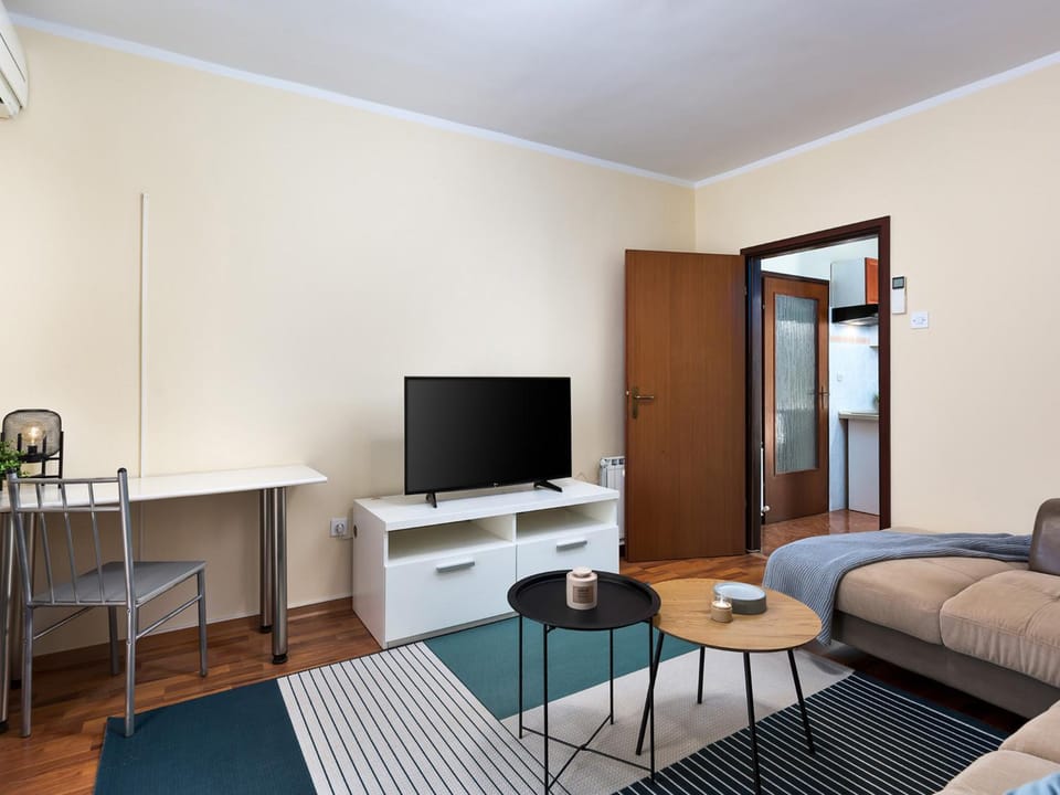 Communal lounge/ TV room, TV and multimedia, Living room, Seating area